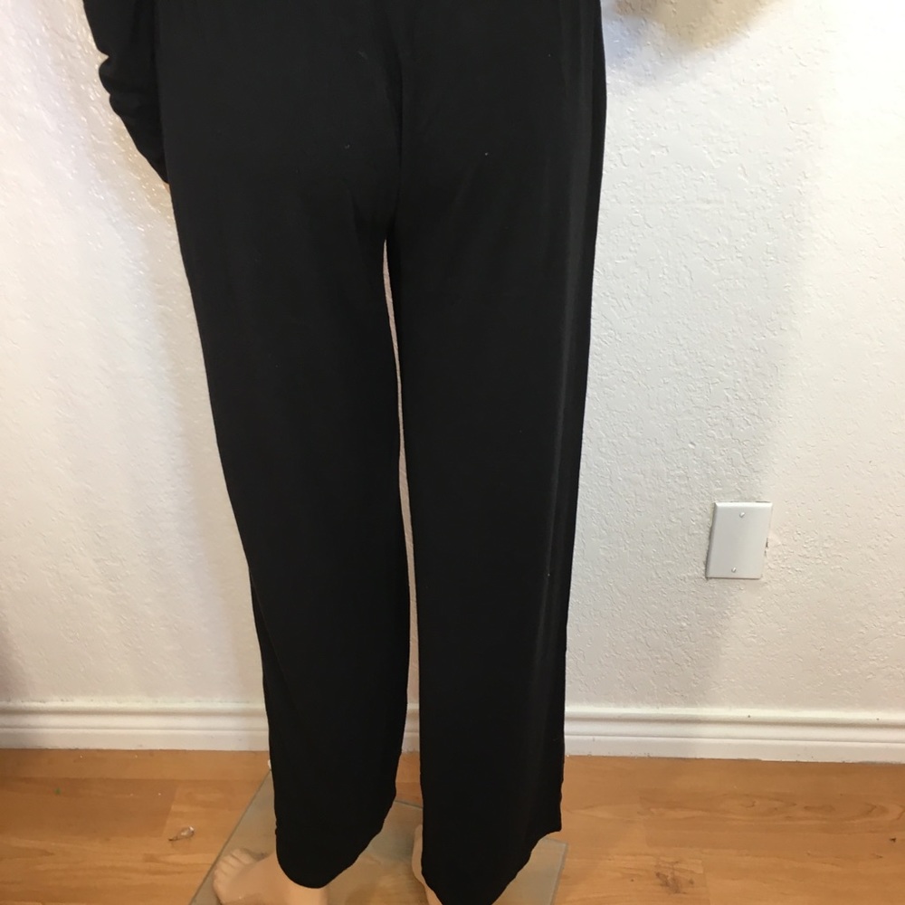 Fabletics Black Keyhole Top & Matching Pants - image 8